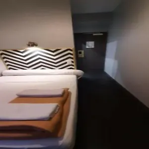 Hotel Hipotel Belleville Gare De L'est, Parijs